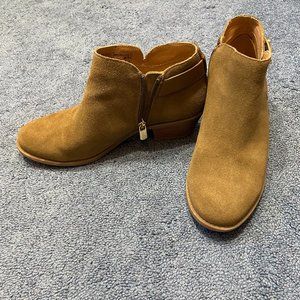 Vionic Olive Green 1 1/2 inch Short Boot Size 6 1/2